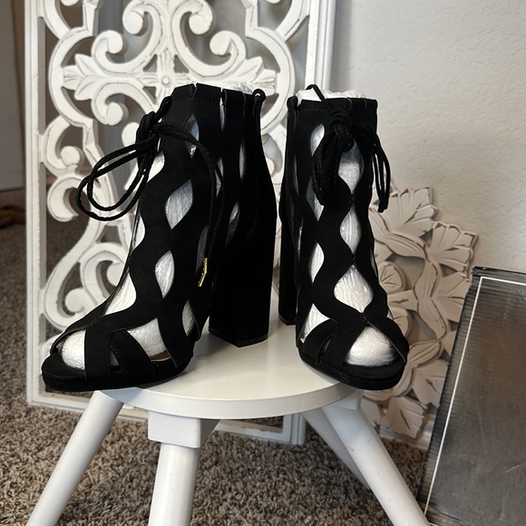 ✨ MYSTERY SHOE BOX ✨ mixed sizes, PERFECT FOR RESALE OR GIFTING for holidays ✨ - Picture 3 of 16